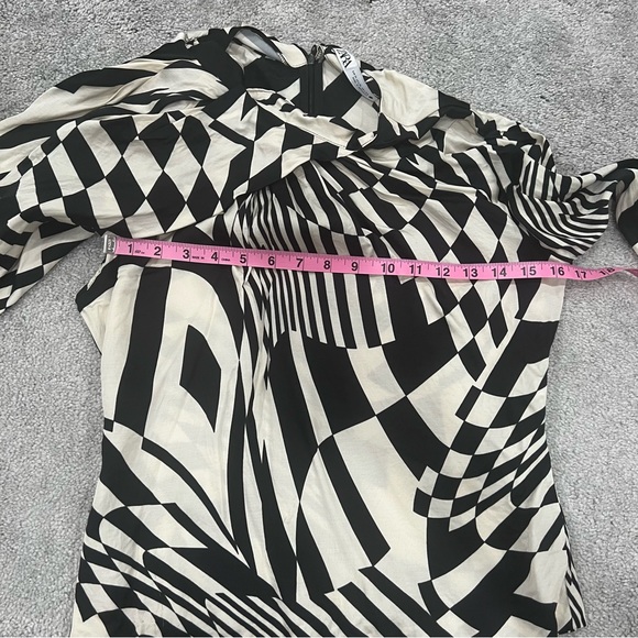 Zara Black and Ivory Pleated Top Women’s Sz M - Picture 9 of 10